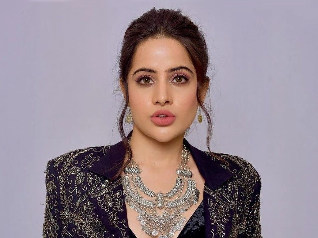 Uorfi Javed’s Swollen Lip Selfie Sparks Buzz: Here’s What Really Happens During a Lip Filler Dissolving