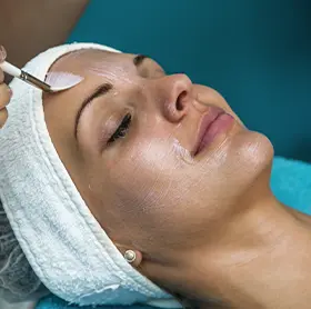 Acne treatments at The Éterne Clinic