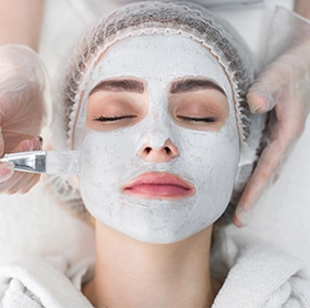 Acne treatments at The Éterne Clinic