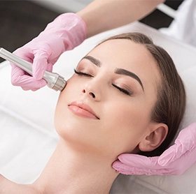 Acne Scars & Marks Treatments at The Éterne Clinic