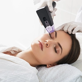 Acne Scars & Marks Treatments at The Éterne Clinic