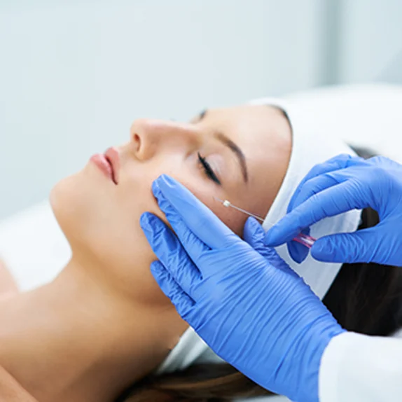 Acne treatments at The Éterne Clinic