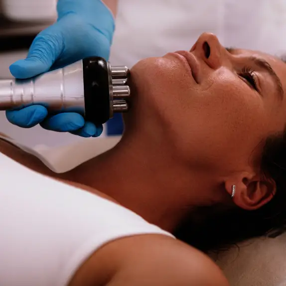 Neck Tightening Treatments at The Éterne Clinic