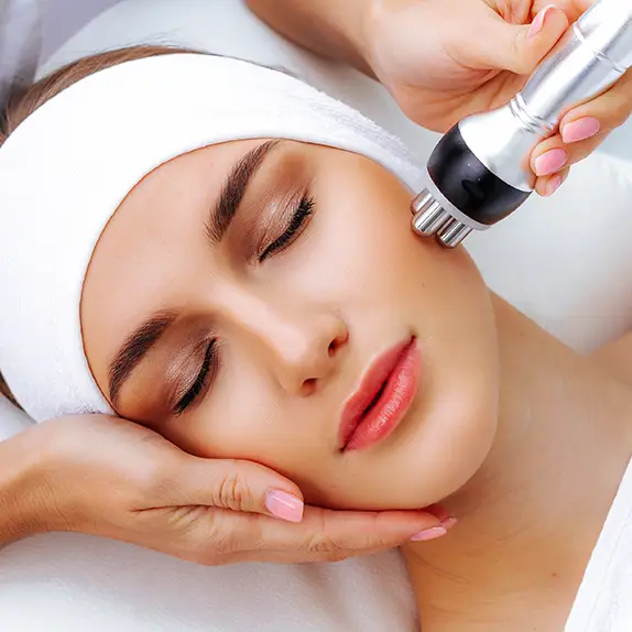 Anti-Ageing & Age Preventative Facials Treatments at The Éterne Clinic