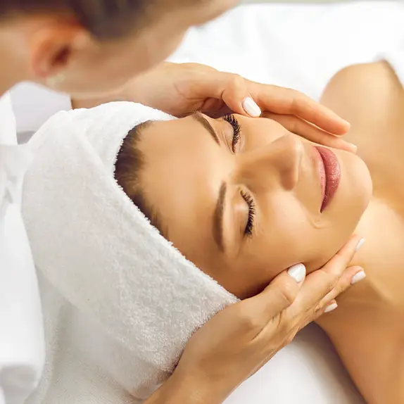 Anti-Ageing & Age Preventative Facials Treatments at The Éterne Clinic