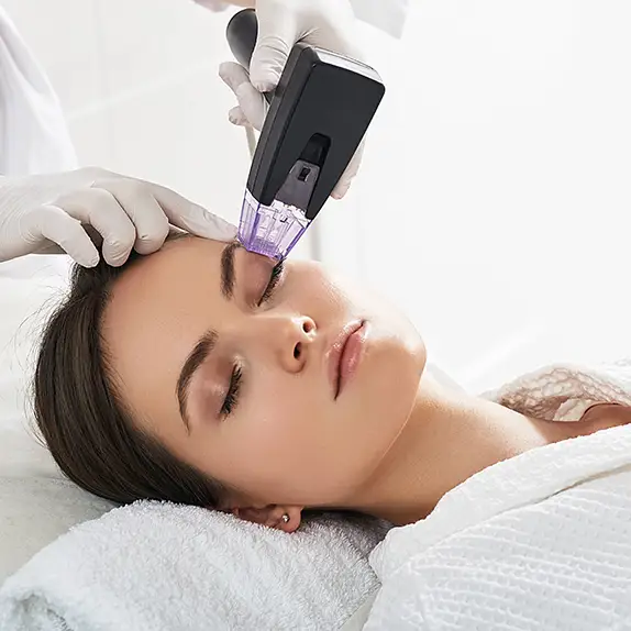 Acne Scars & Marks Treatments at The Éterne Clinic