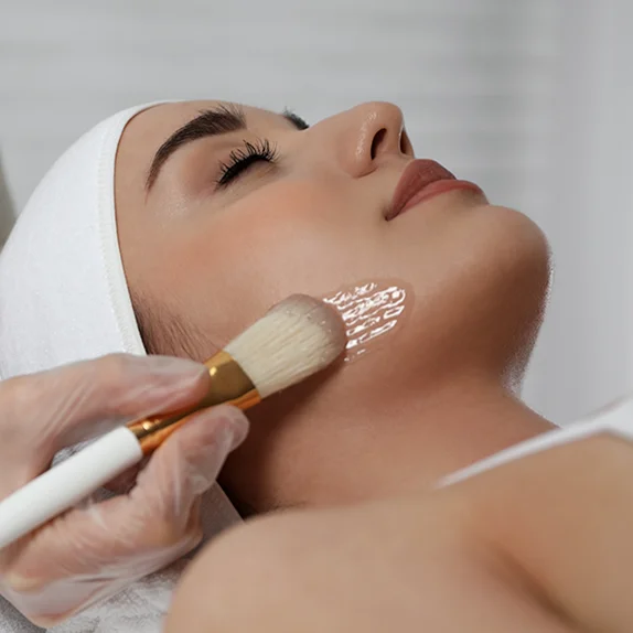 Dull Skin Treatments at The Éterne Clinic