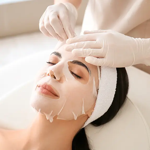 Hormonal Acne Treatments at The Éterne Clinic